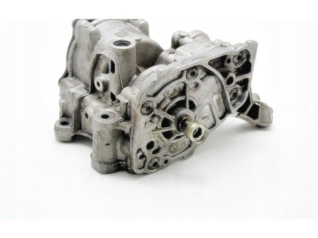 Масляный насос 04L145208AB Skoda Superb B5 (3U)