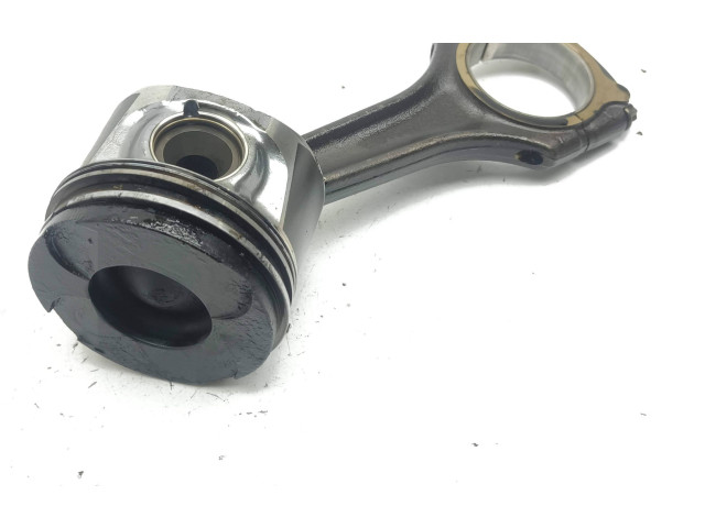 Píst Mercedes-Benz S W220 -