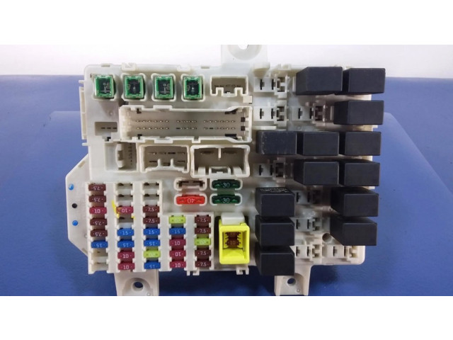 Блок предохранителей MN108319 Mitsubishi Colt CZ3