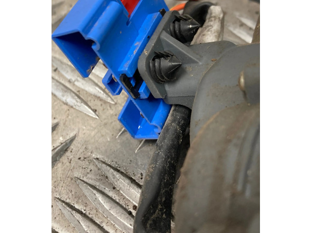 Zámek zadních dveří Chrysler Voyager 2004