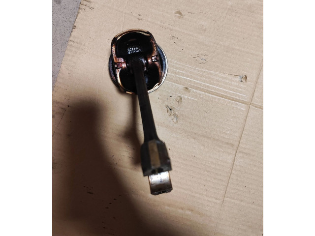  Поршень с шатуном    Audi A3 S3 8P  