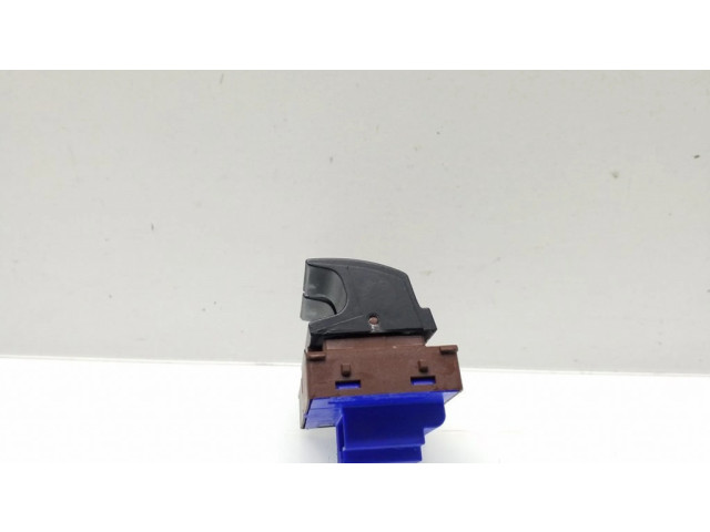 Выключатель открытия задней двери