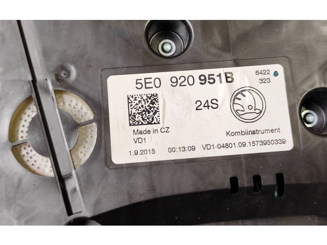 Панель приборов 5E0920951B   Skoda Octavia Mk3 (5E)       