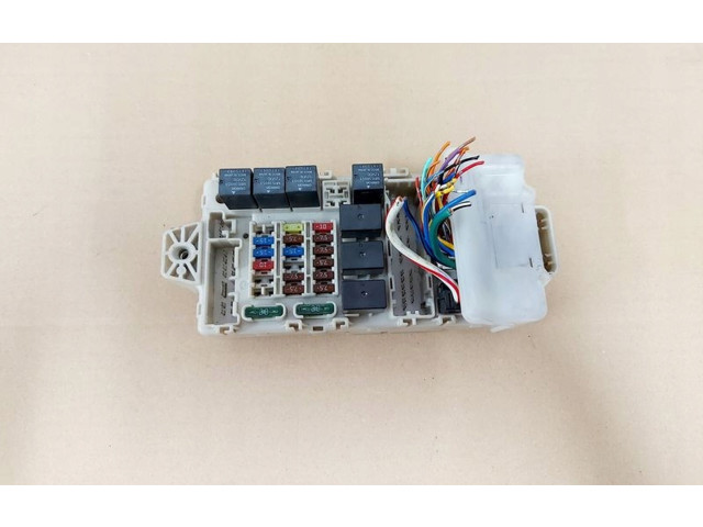 Блок предохранителей 50617-0186 Mitsubishi Lancer