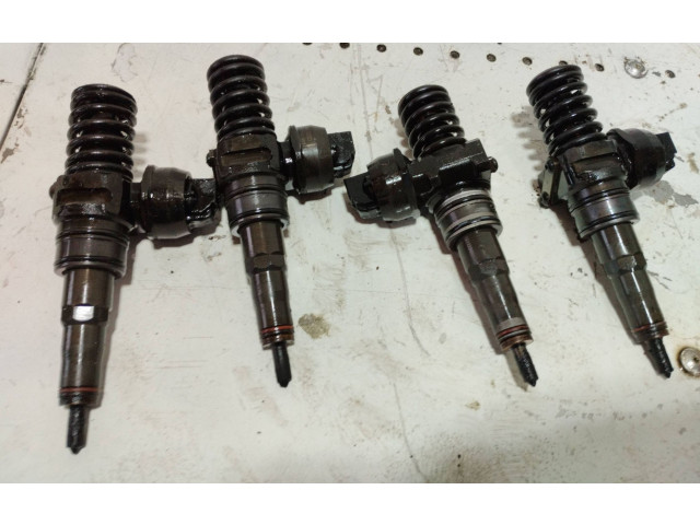 Комплект форсунок 038130073BN, 038130073BL Skoda Octavia Mk2 (1Z) BLS