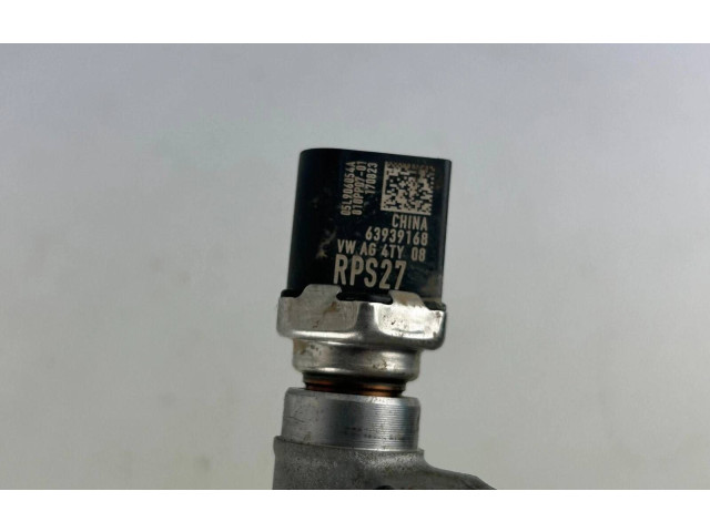 Топливная рампа 05L906054A   Volkswagen Golf VIII  