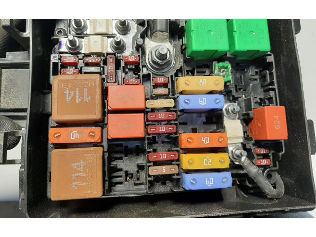 Pojistková skříňka 9804848580 Peugeot 208 2022