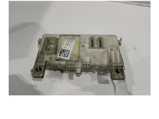 Блок предохранителей 30765015 Volvo C70