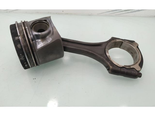 Píst Mercedes-Benz A W169 640940