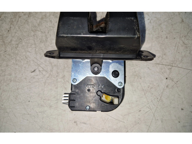 Zámek zadních dveří 812303Z000 Hyundai i40 2014