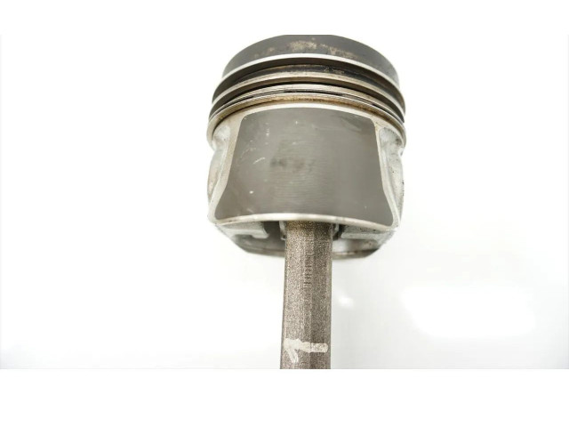  Поршень с шатуном    Volkswagen Golf Cross  