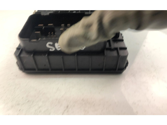 Блок предохранителей  1K0937125A   Volkswagen Touran I    