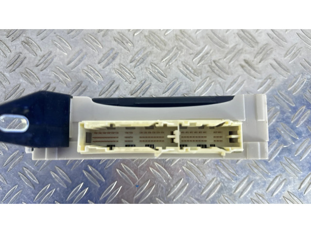 Блок предохранителей  8922124080, 2380005451   Lexus RC    