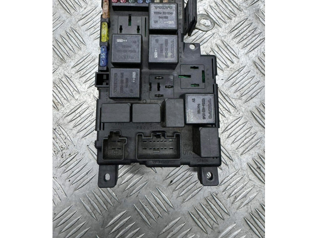 Блок предохранителей 8678449, 518218009   Volvo V70    