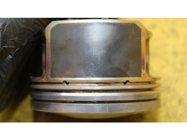  Поршень с шатуном    Audi A6 S6 C5 4B  