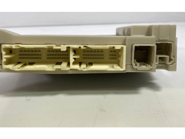 Pojistková skříňka 8273030L40B, 82730-30L40-B Lexus GS 250 350 300H 450H 2012