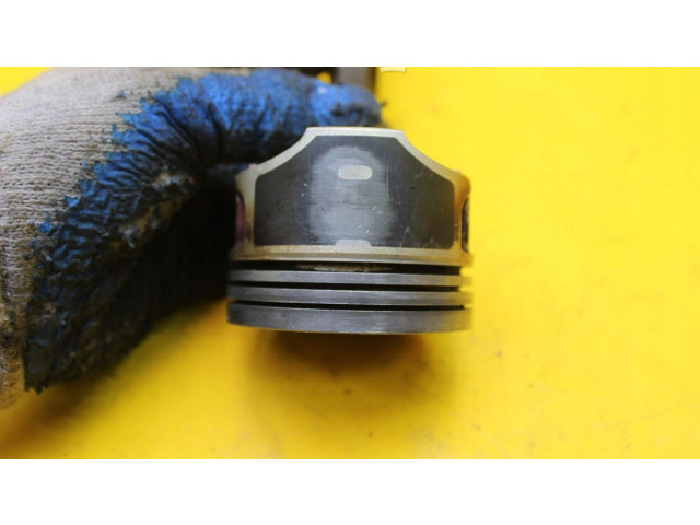 Поршень с шатуном D4F Renault Clio III