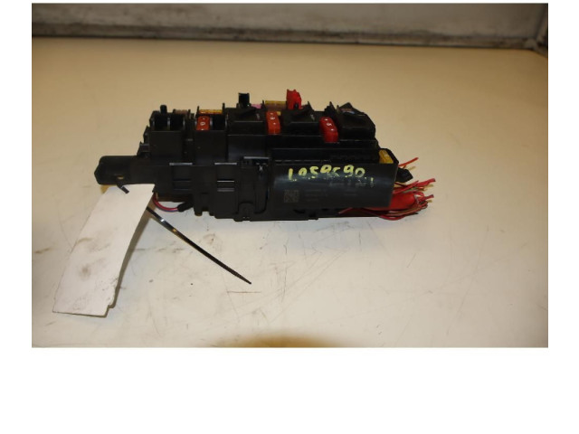 Поршень Блок предохранителей B38A15A 927035501  Mini Clubman F54  