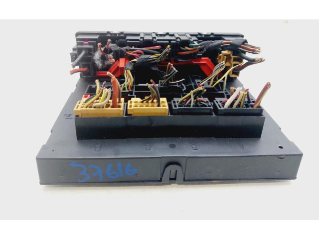 Блок предохранителей 3C0937049E   Volkswagen Jetta V    