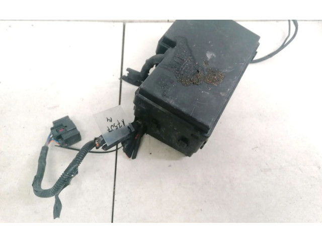 Ящик предохранителей (комплект) 518818000, 8688040   Volvo V50