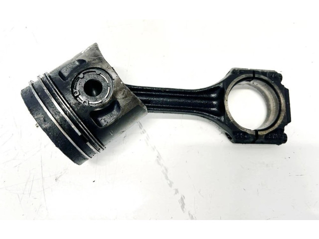 Поршень с шатуном Volkswagen PASSAT B4