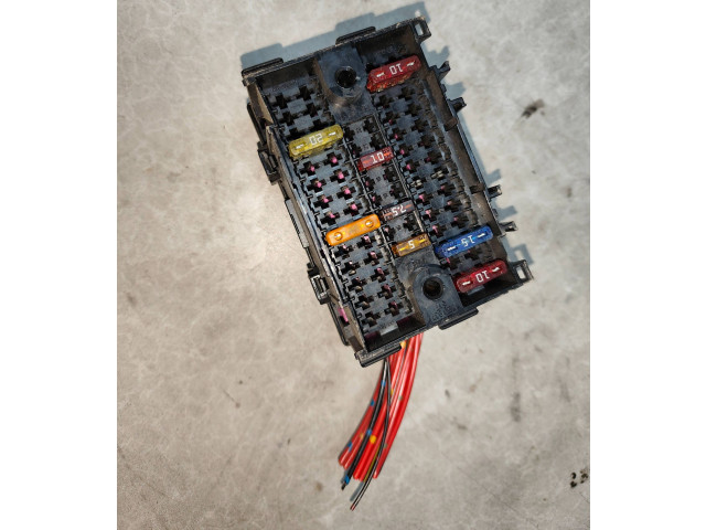 Блок предохранителей Volkswagen Transporter - Caravelle T5