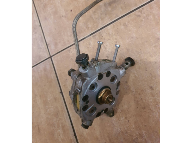 Топливная рампа 0438101005   Audi 80 90 S2 B4  