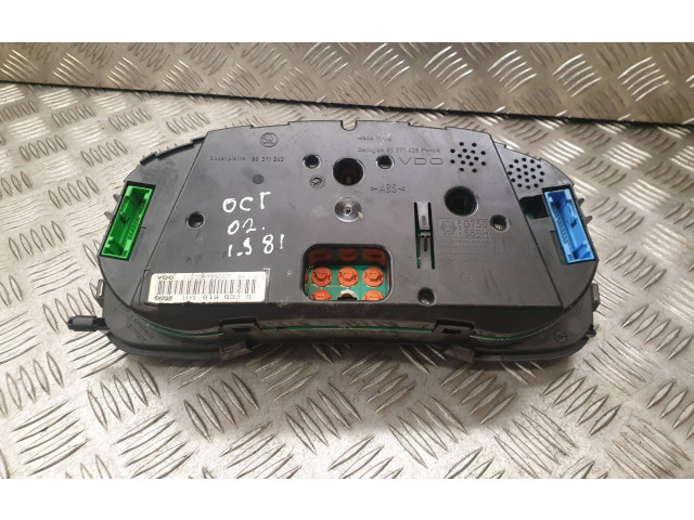 Панель приборов 1U1919033G   Skoda Octavia Mk1 (1U)       
