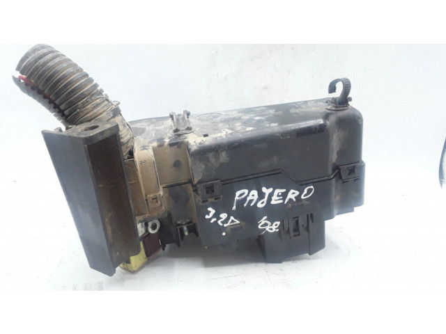 Блок предохранителей 8638A009, G8C218M2A Mitsubishi Pajero