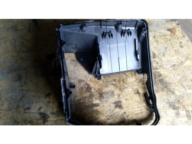 Другая деталь отсека двигателя