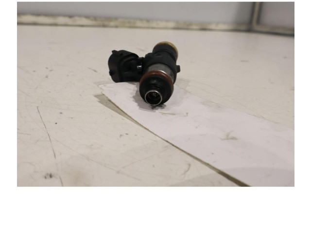 Vstřikovač 0280158831 Volkswagen PASSAT B7 CDG