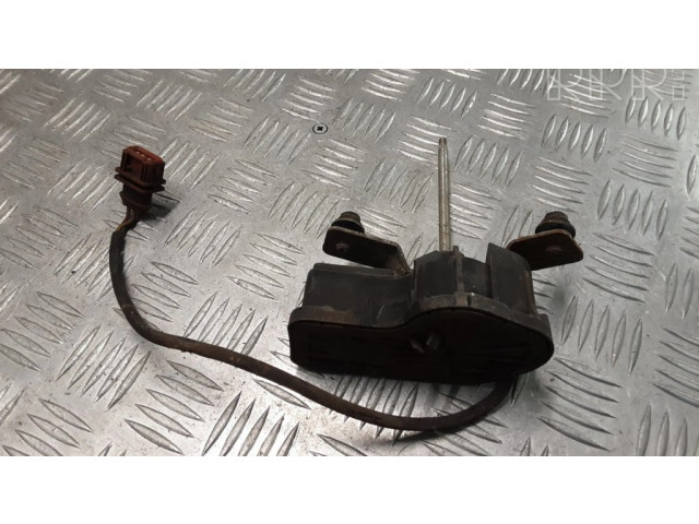 Моторчик стеклоочистителя 9178872    Volvo V70