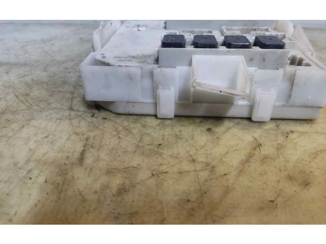 Pojistková skříňka Nissan Navara 2009