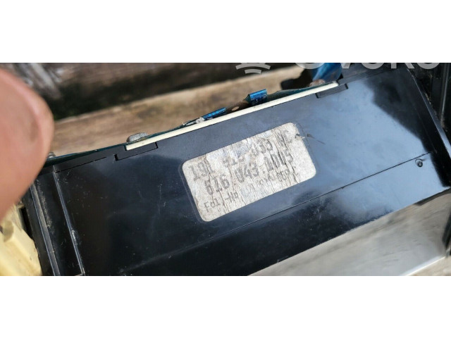 Přístrojová deska Volkswagen Jetta II 1984 191919059