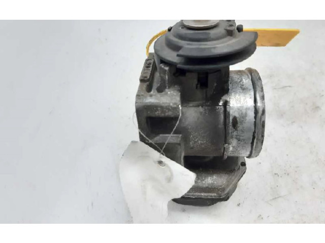 Дроссельная заслонка 058133063M   Audi A4 S4 B5 8D