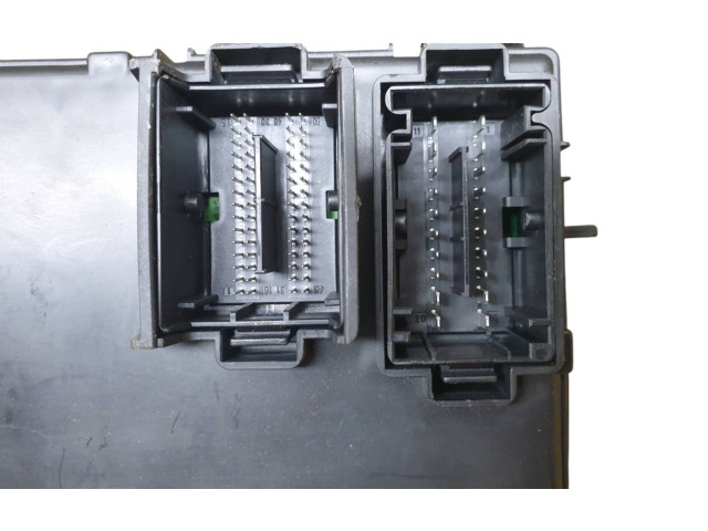 Блок предохранителей 13349934, 28270822 Opel Meriva B