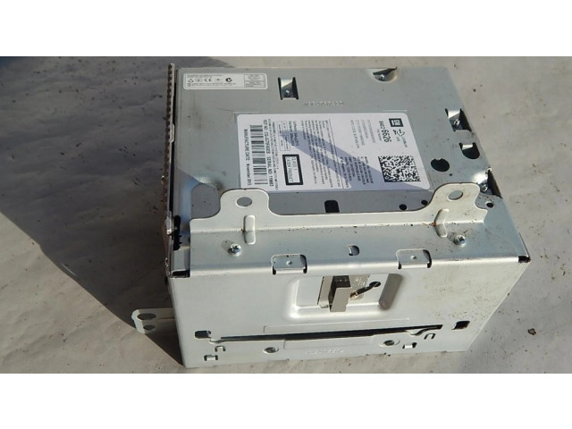 Радио/ проигрыватель CD/DVD / навигация