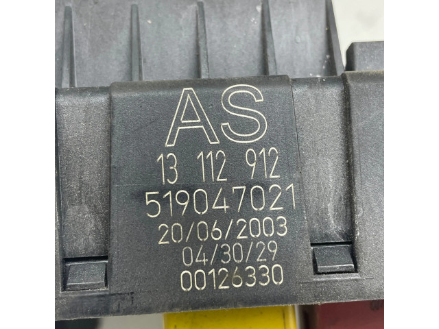 Блок предохранителей 13112912, 00126330 Vauxhall Vectra C