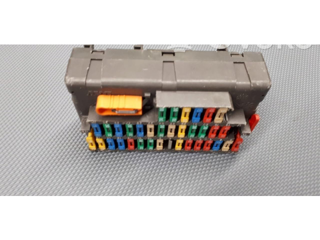 Блок предохранителей Peugeot 306