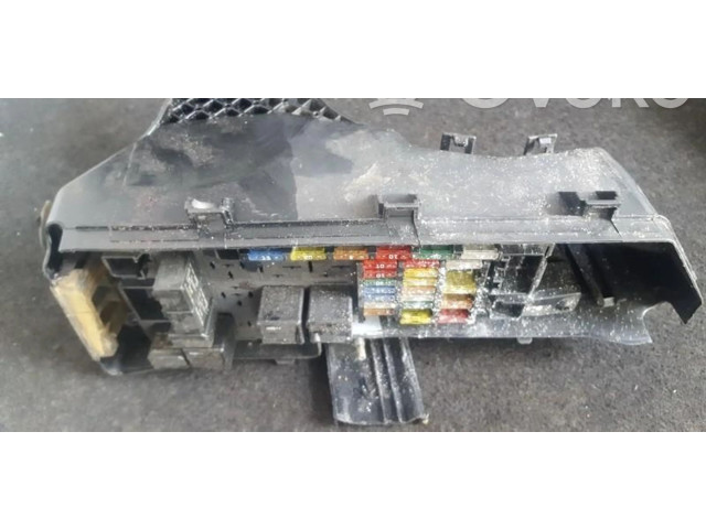 Блок предохранителей  9494210   Volvo XC90    