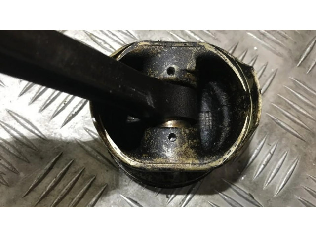 Поршень с шатуном 07104820 Ford Fiesta для бензинового двигателя 1.2