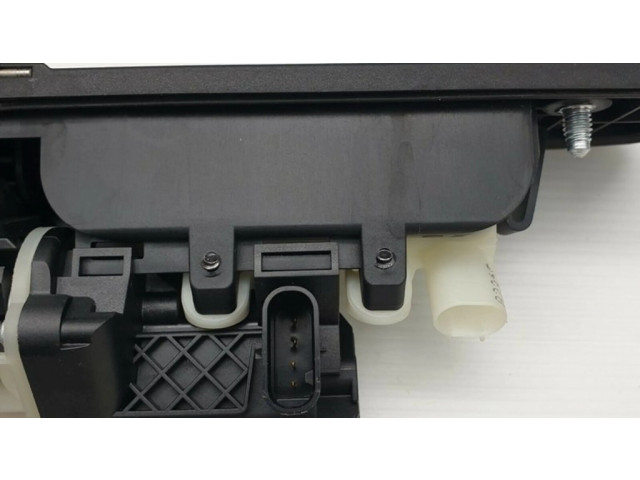 Выключатель открытия задней двери