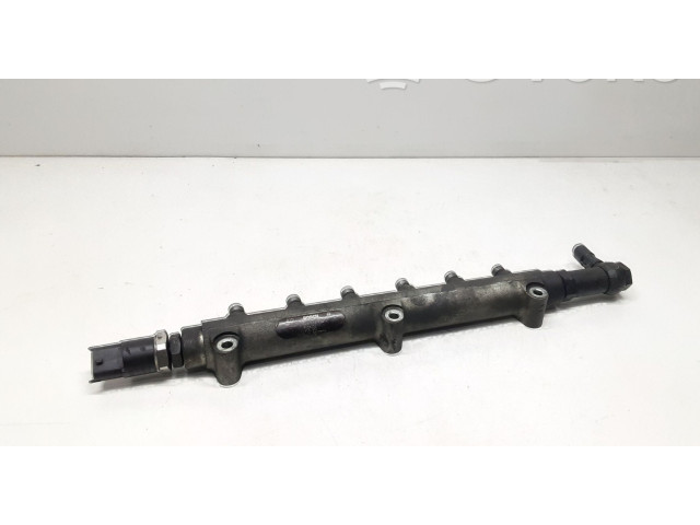 Топливная рампа 0281002527, 8658252   Volvo V70  