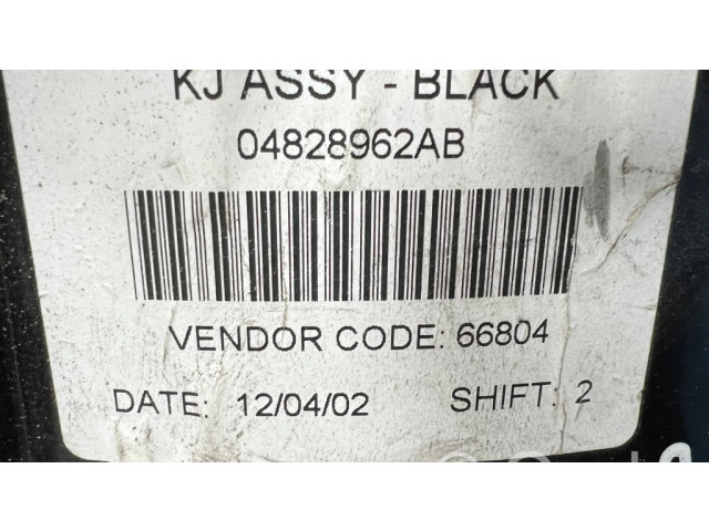 Přístrojová deska Jeep Liberty 2004 P56010496AB, 04828935AB