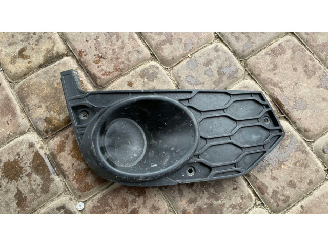 Декоративная решётка противотуманной фары