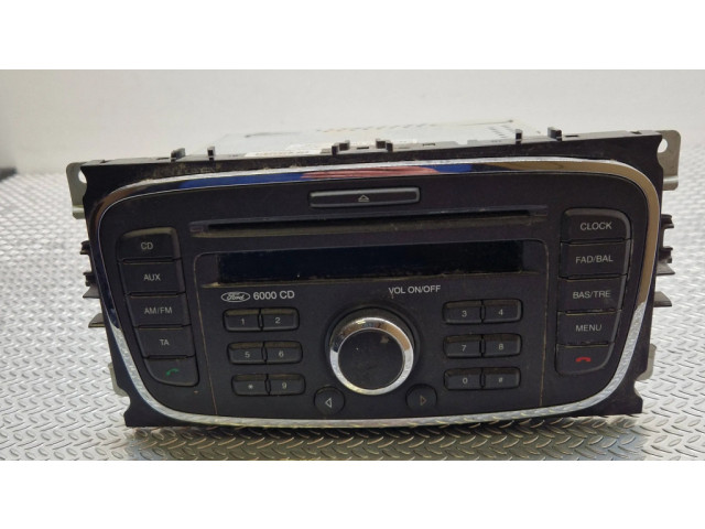 Радио/ проигрыватель CD/DVD / навигация