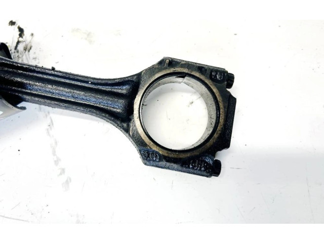  Поршень с шатуном    Volkswagen PASSAT B4  