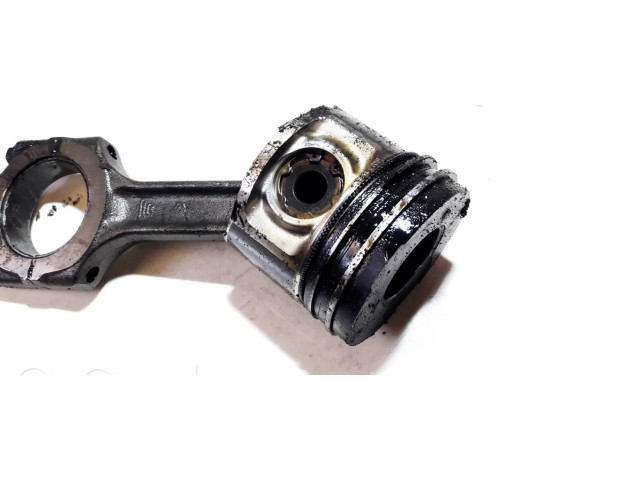 Píst Alfa Romeo 156 pro naftový motor 2.4