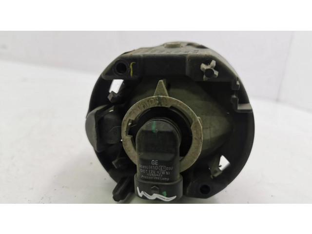 Передняя противотуманная фара