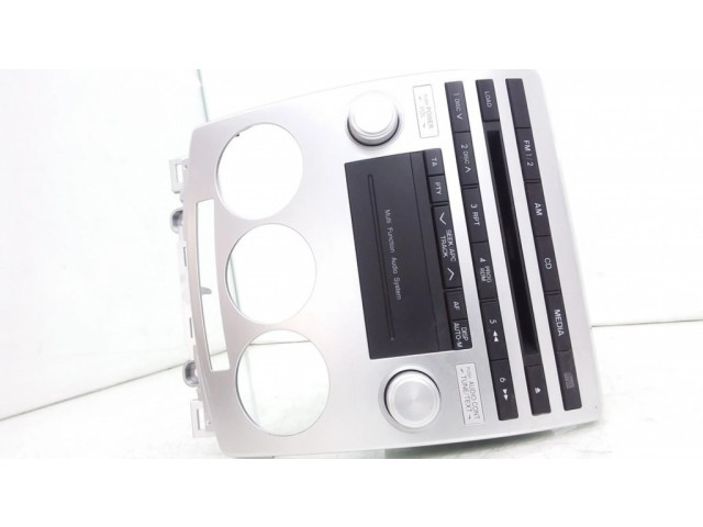 Радио/ проигрыватель CD/DVD / навигация